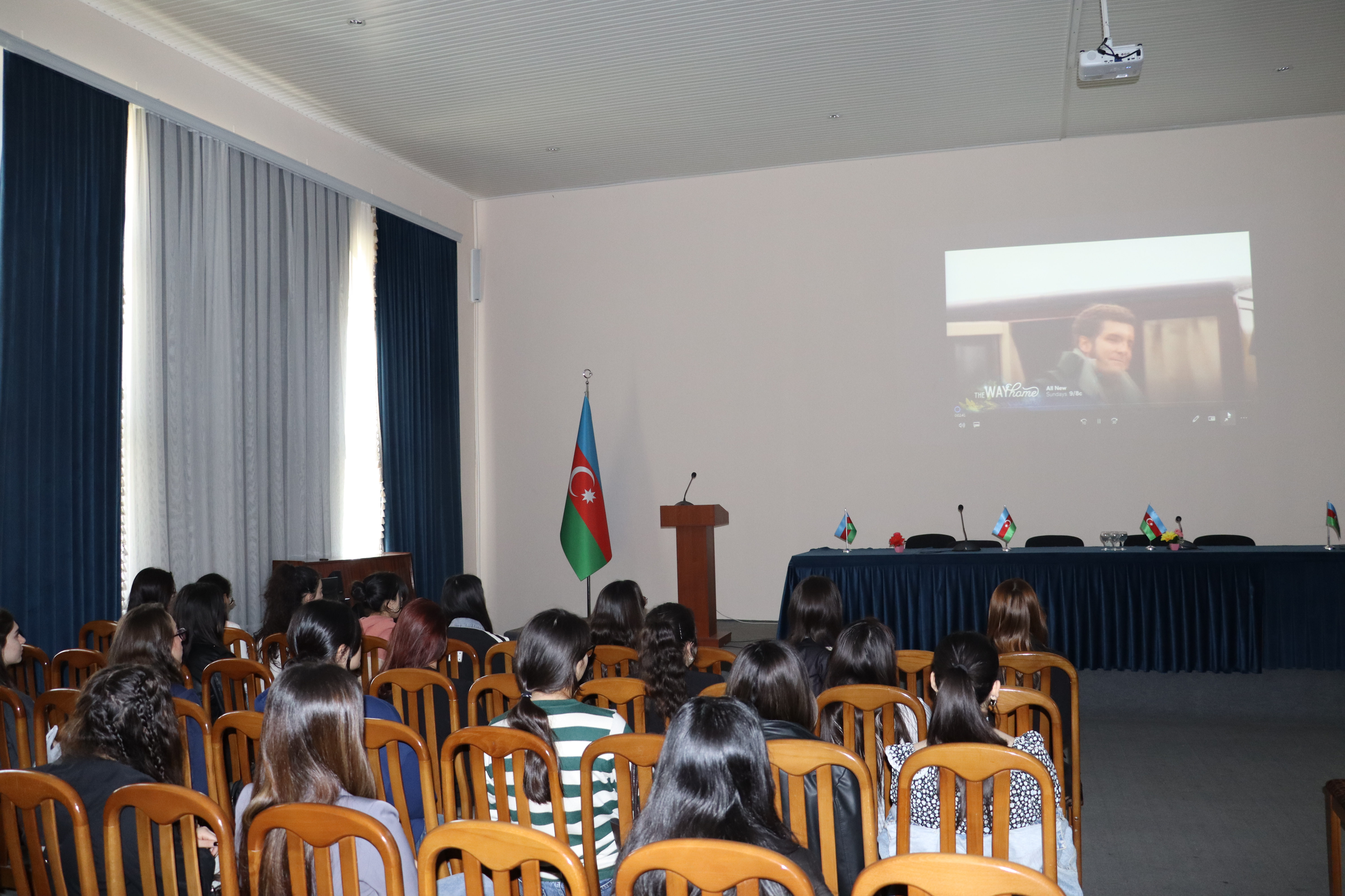 Xarici dil ixtisası üzrə təhsil alan tələbələr üçün “Sense and Sensibility” filminin nümayişi keçirildi