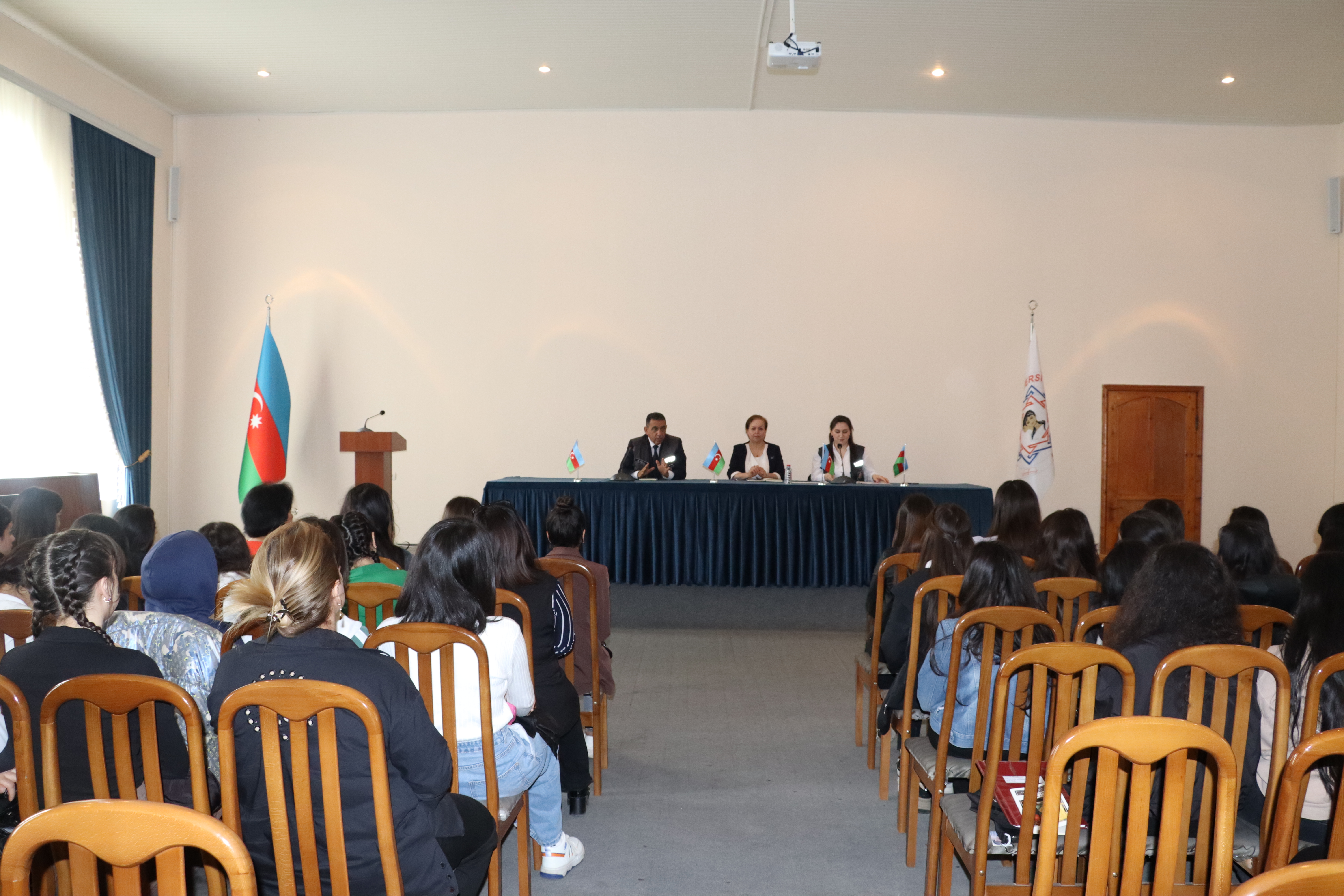 Bakı Qızlar Universiteti və Ekologiya və Təbii Sərvətlər Nazirliyinin birgə təşkilatçılığı ilə  universitetdə  tələbələrlə görüş keçirilmişdir