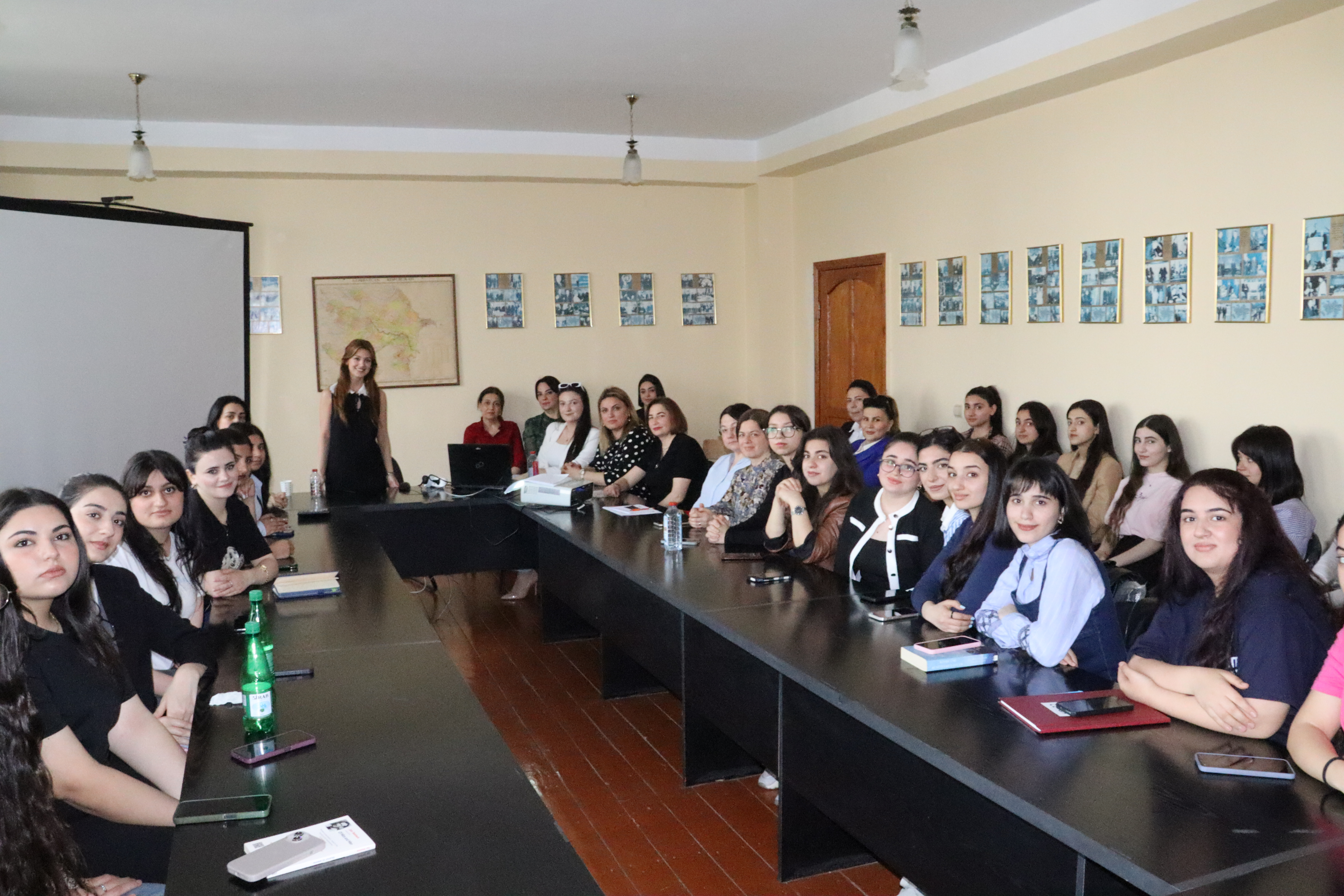 Bakı Qızlar Universitetində “Baxıram, yoxsa görürəm?” adlı elmi seminar keçirildi