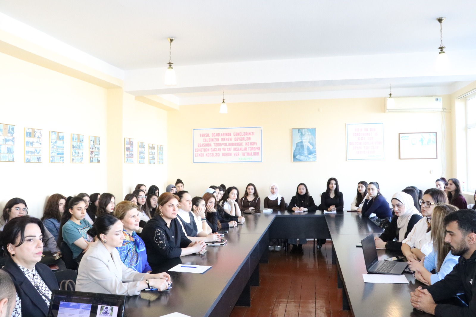 Bakı Qızlar Universitetində autizm mövzusunda maarifləndirici təlim keçirilib