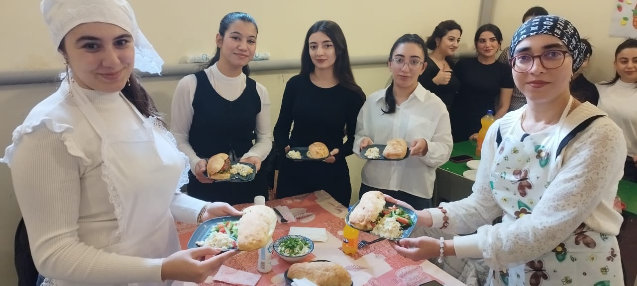 BQU-da “Məişətdə kulinariya bacarıqlarının təşkili” mövzusunda dərs keçirilib