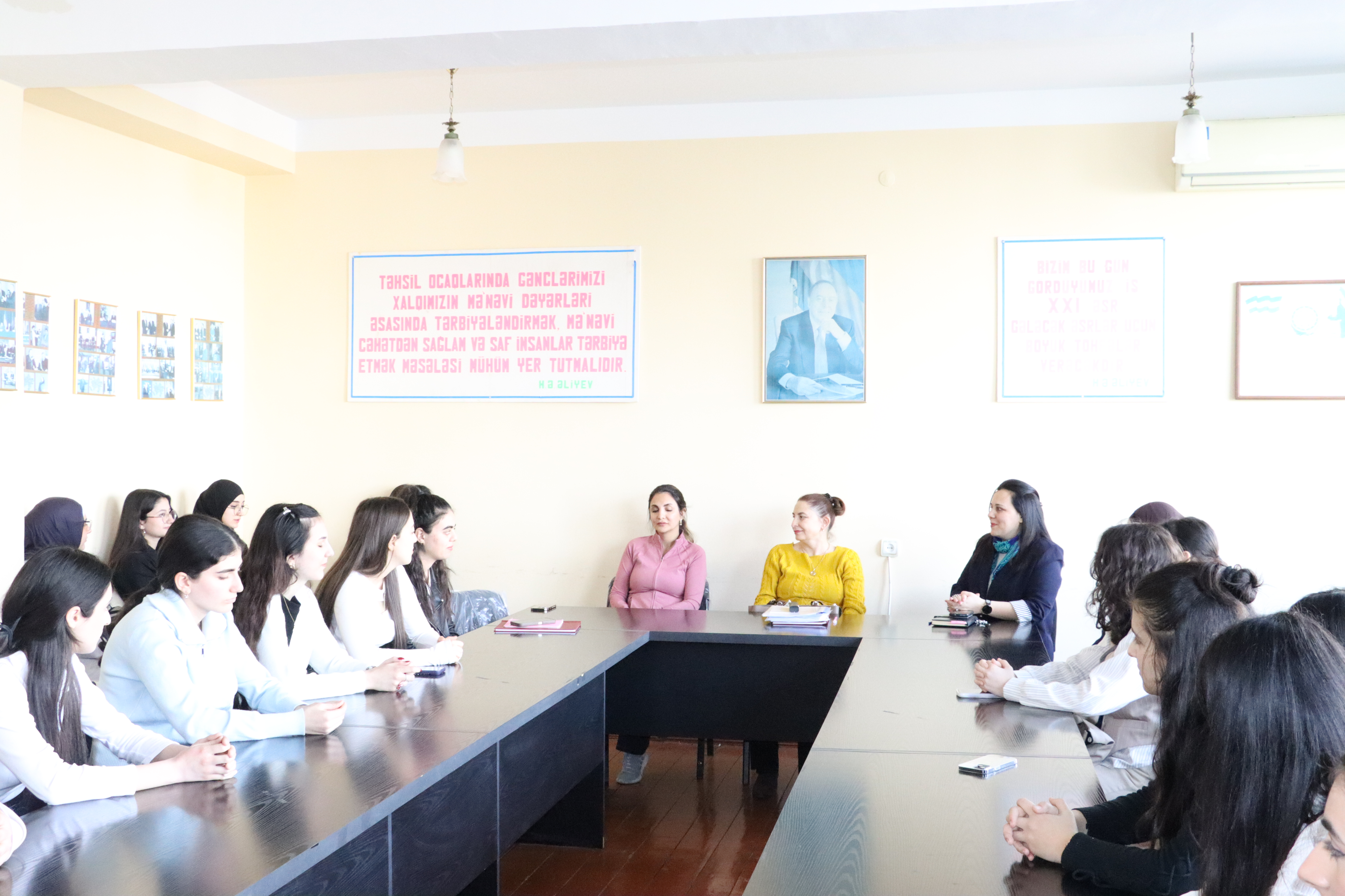 BQU-da “Uşaqların tərbiyəsində müəllimin rolu” mövzusunda tədbir keçirildi
