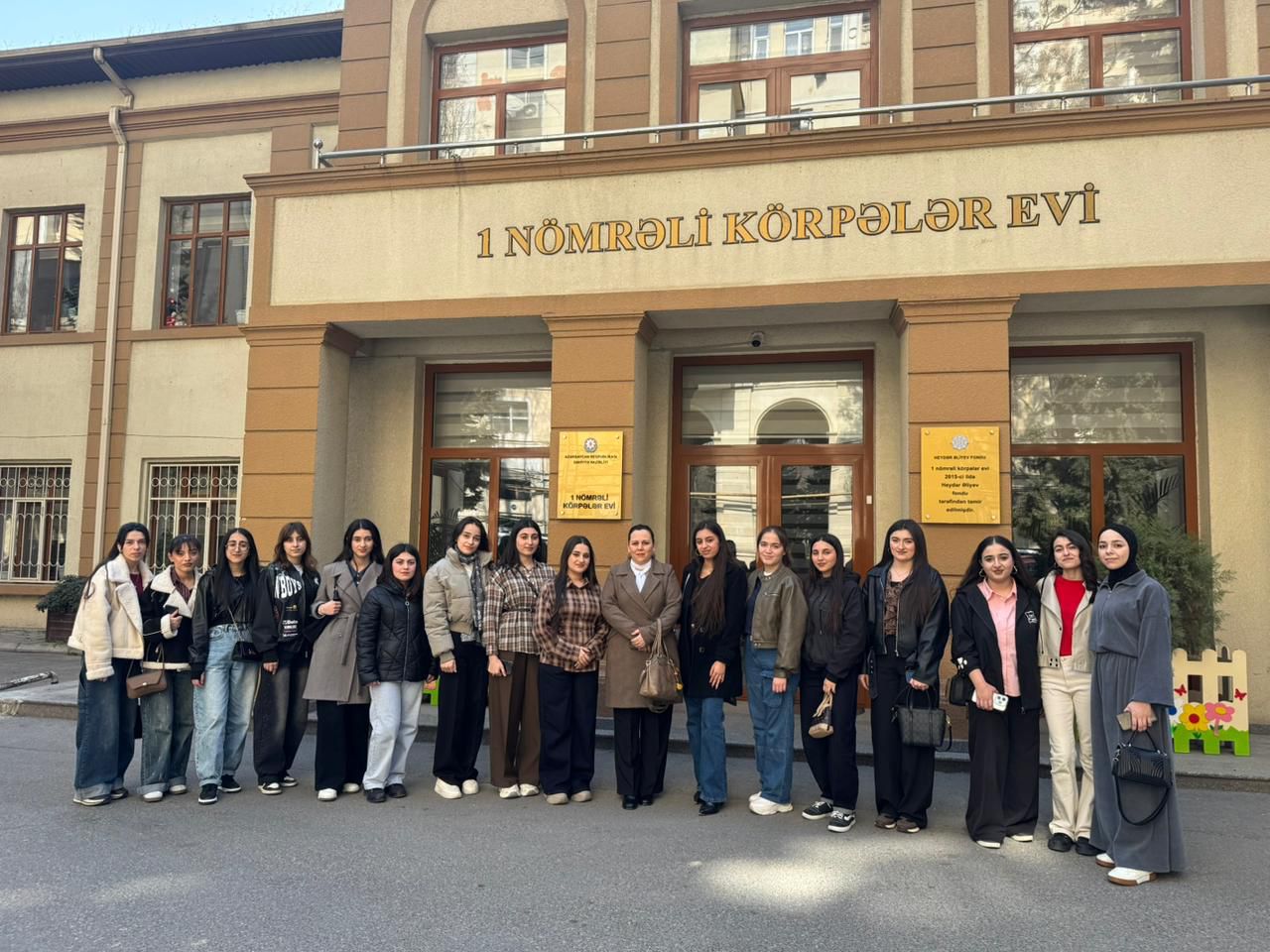 Bakı Qızlar Universitetinin tələbələri körpələr evini ziyarət etdilər