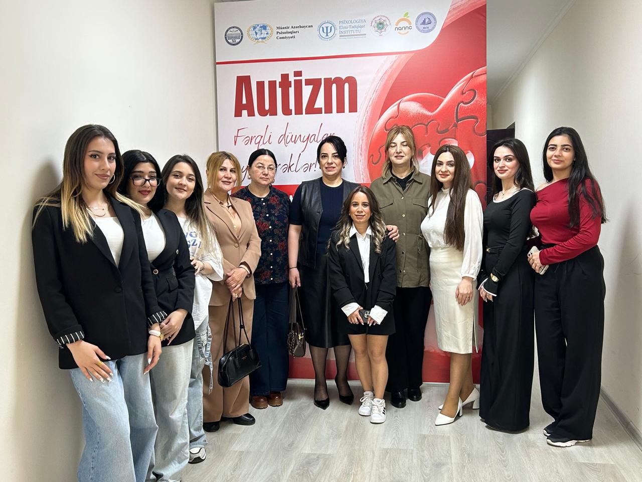 Psixologiya Elmi-Tədqiqat İnstitutunda “Autizm: fərqli dünyalar, eyni ürəklər” adlı simpozium keçirilib